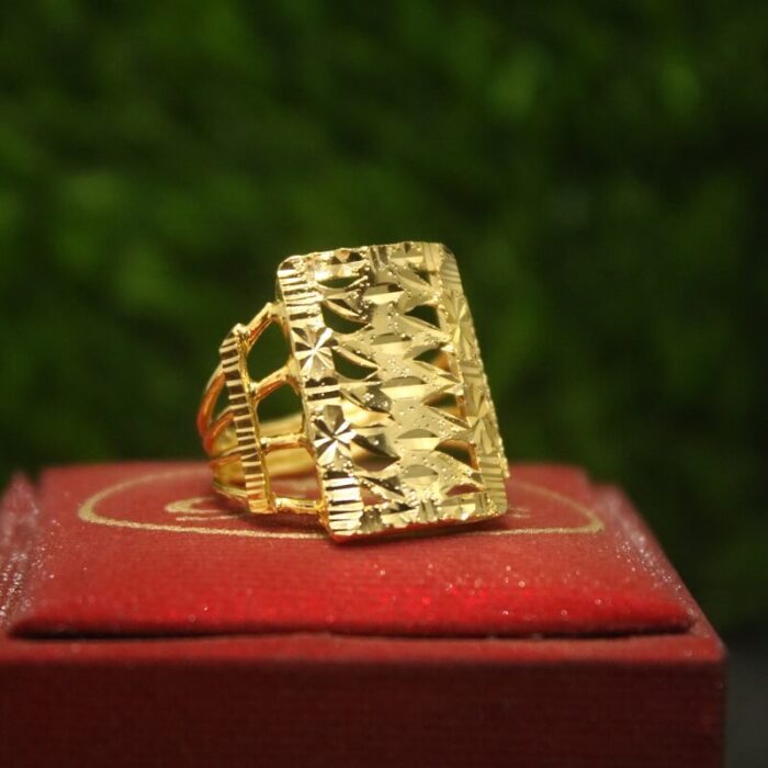 Mantasa Ring Gold Colour